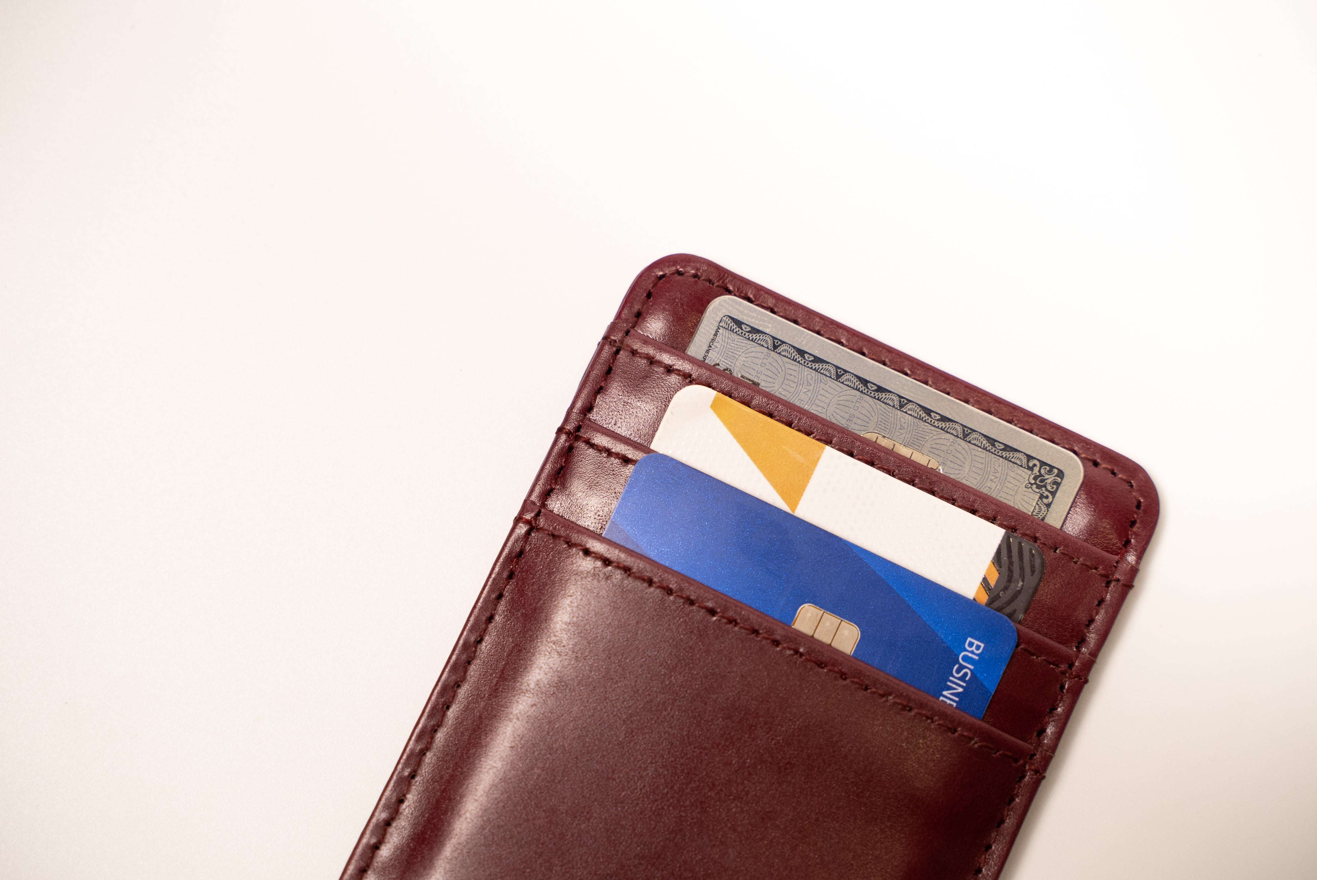 ROYAL Men's Bifold Leather Money Clip Wallet - Genuine Leather, Magnetic Clip, Slim Design, Ample Storage, Perfect Gift for Him, Brown Color, External Card Slots, Minimalist Wallet.