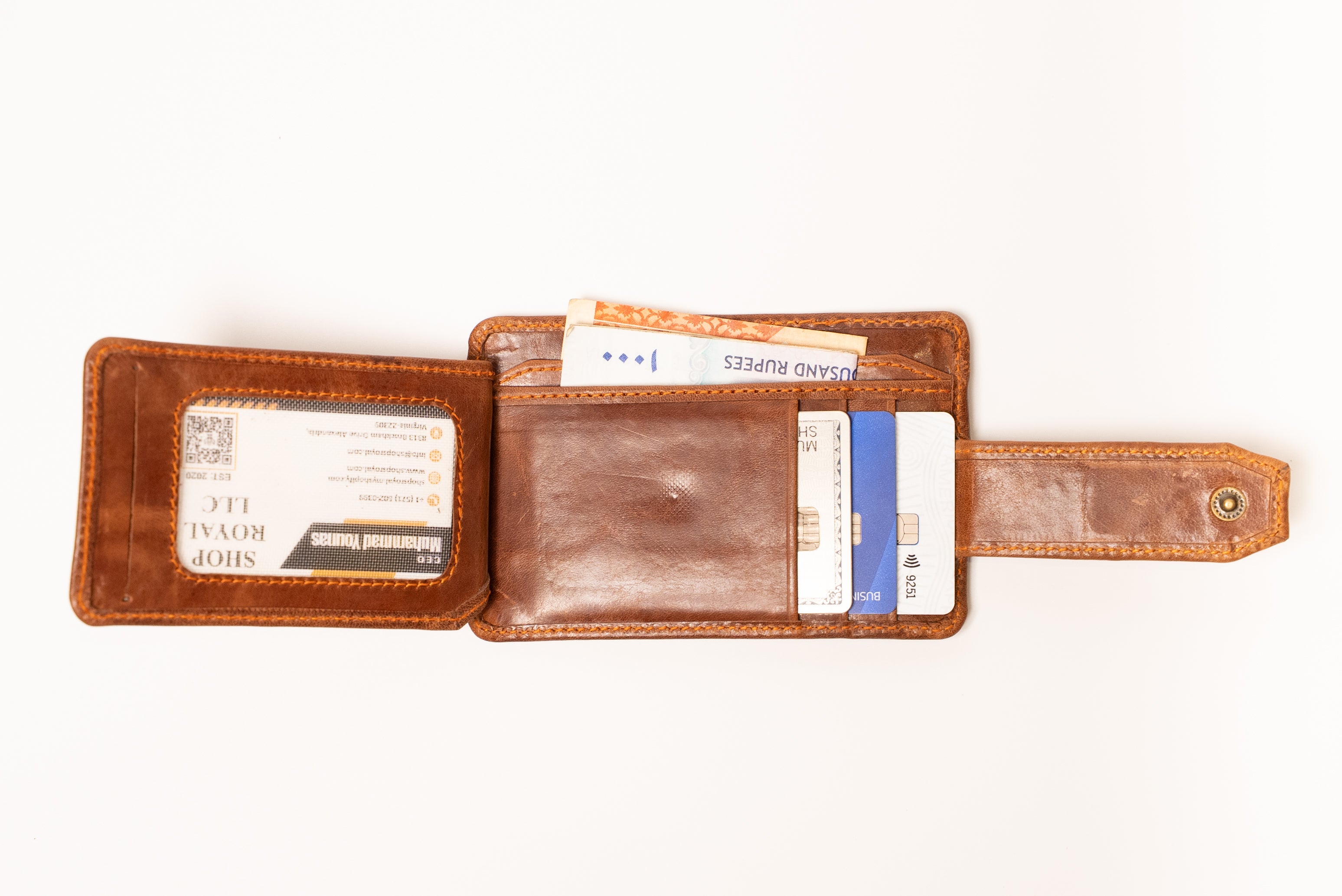 ROYAL Classic Leather Wallet - Essential Compartments.