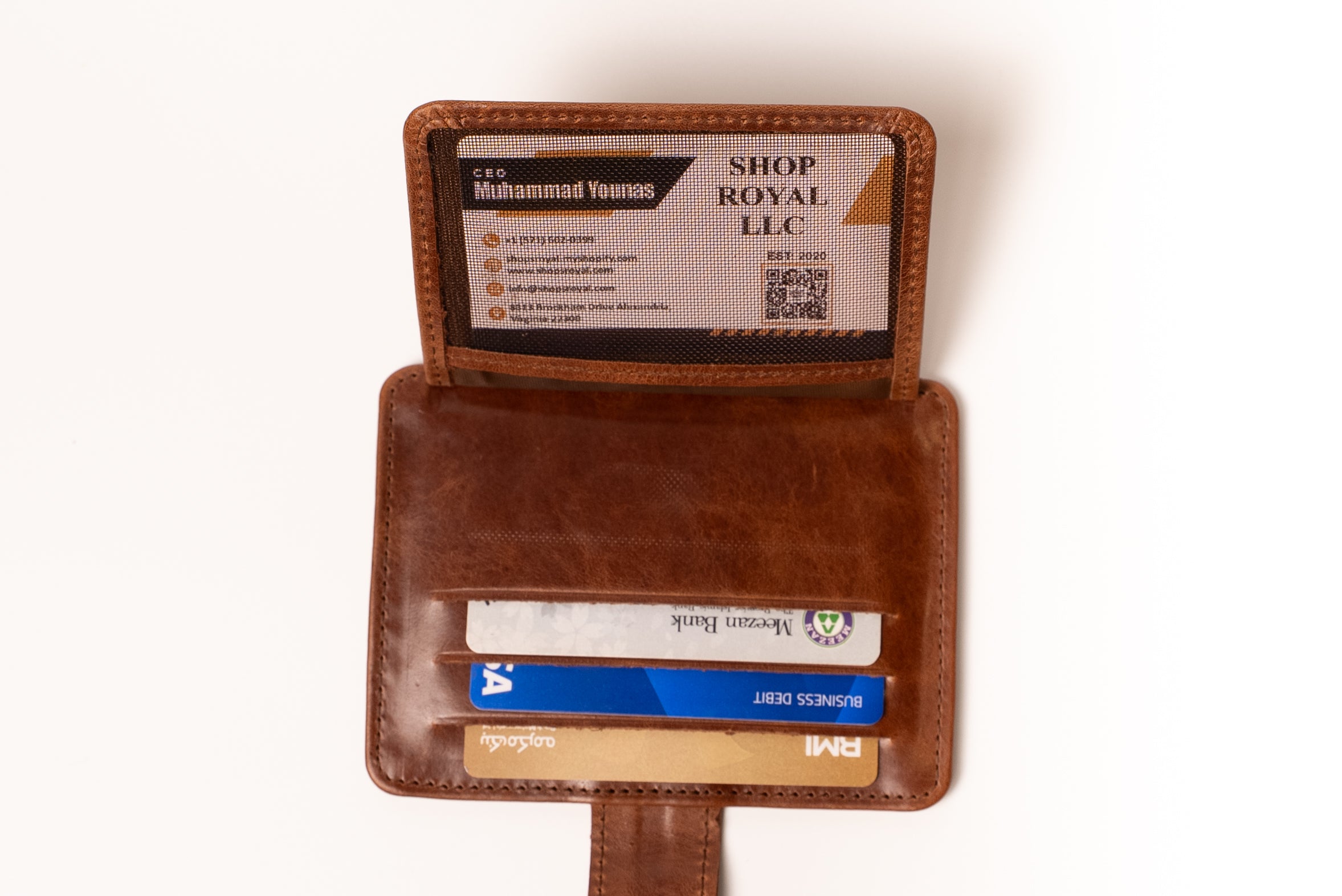 ROYAL Card Wallet - Slim Leather with Magnetic Closure.