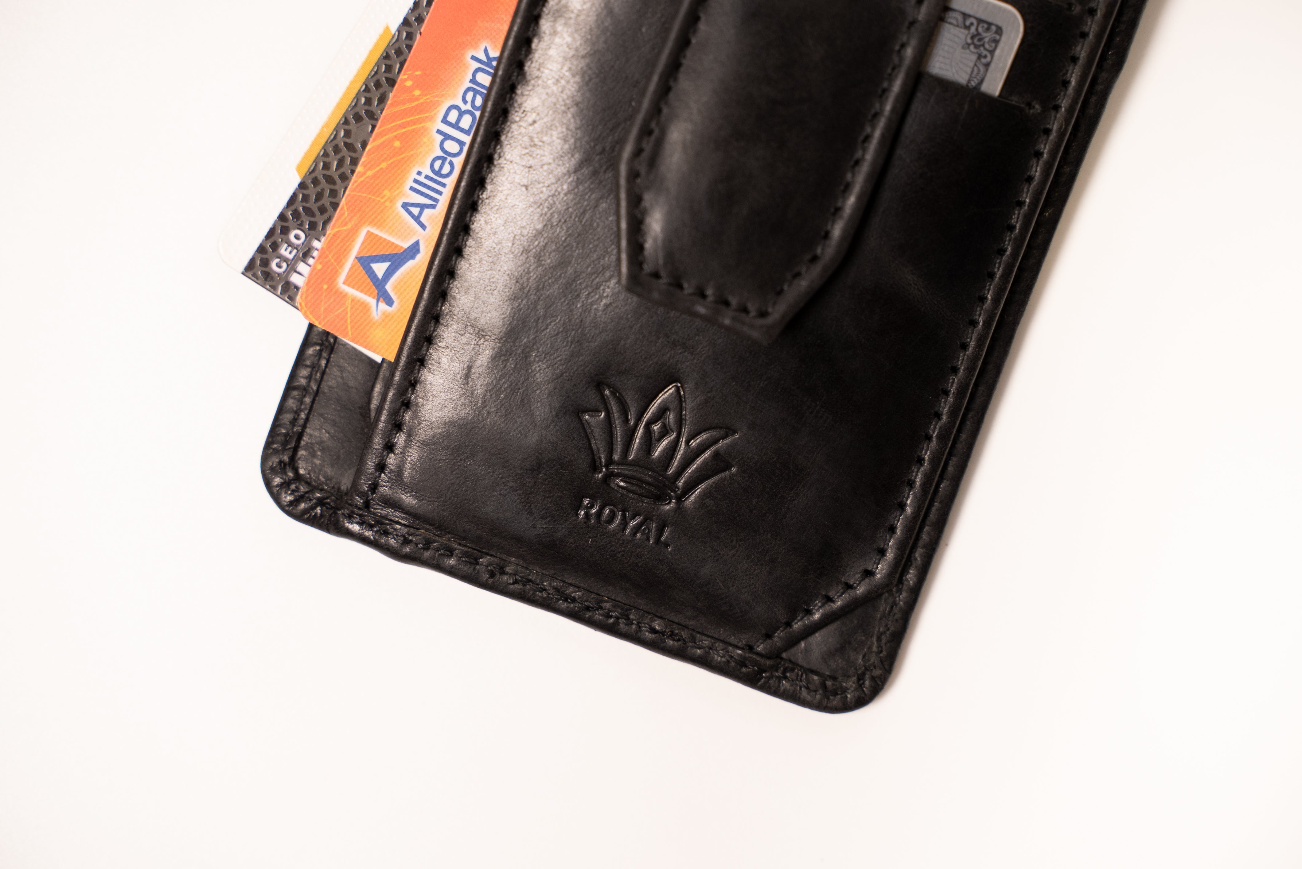 ROYAL Classic Leather Wallet - Essential Compartments.