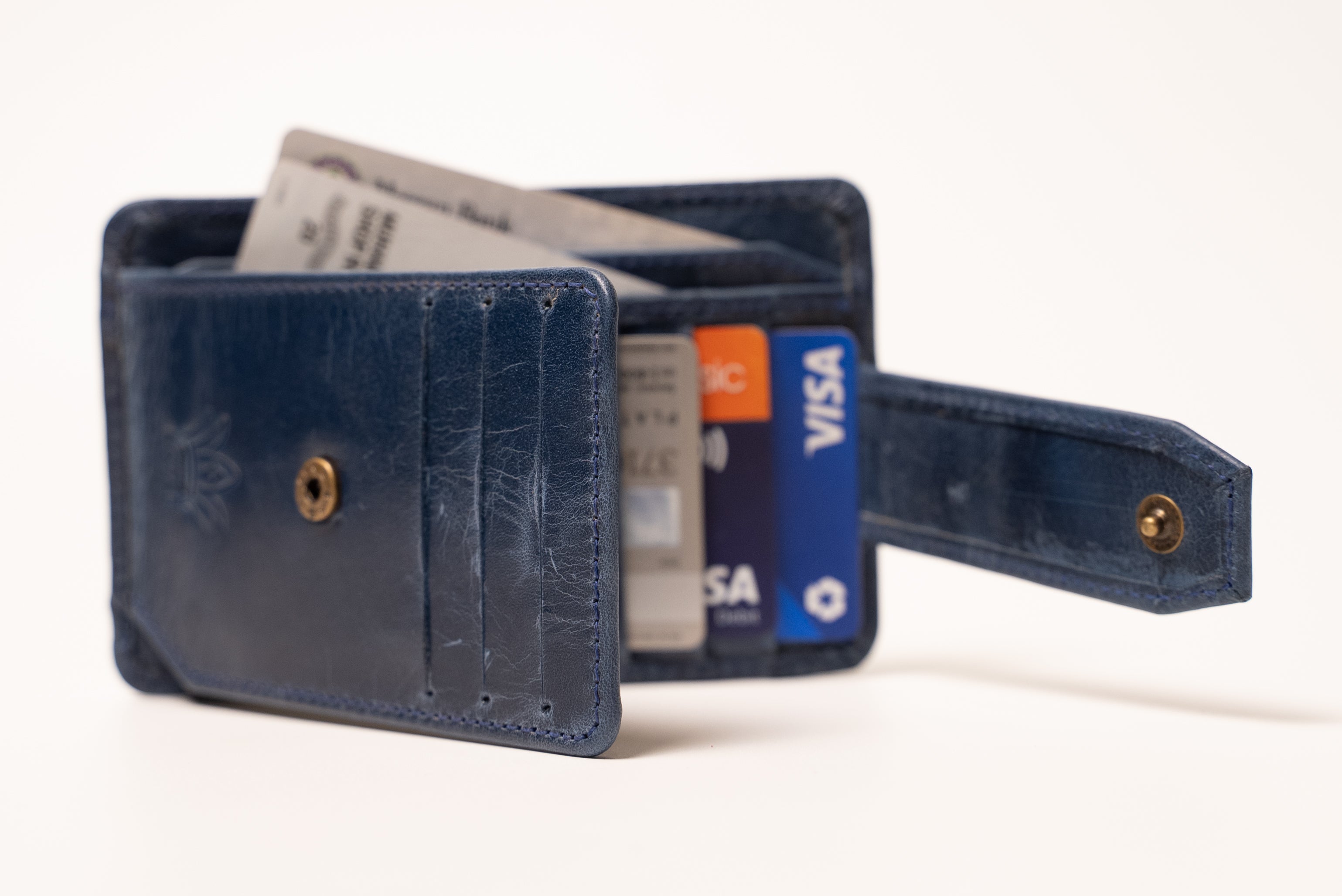 ROYAL Classic Leather Wallet - Essential Compartments.